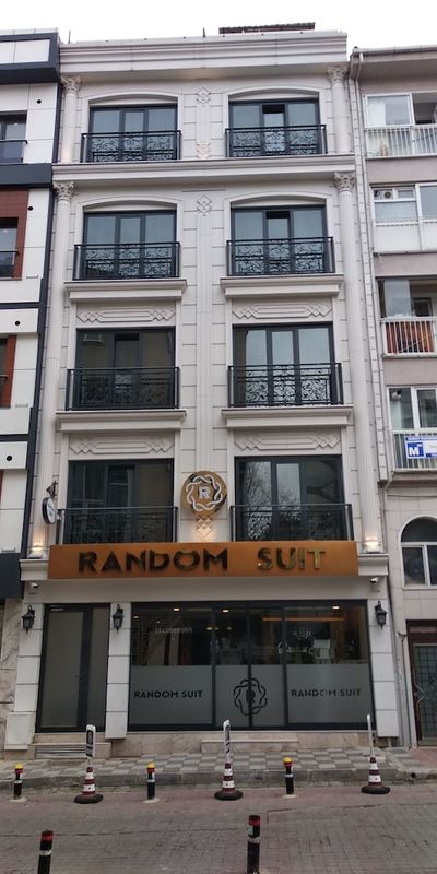 book random suit otel on almosafer