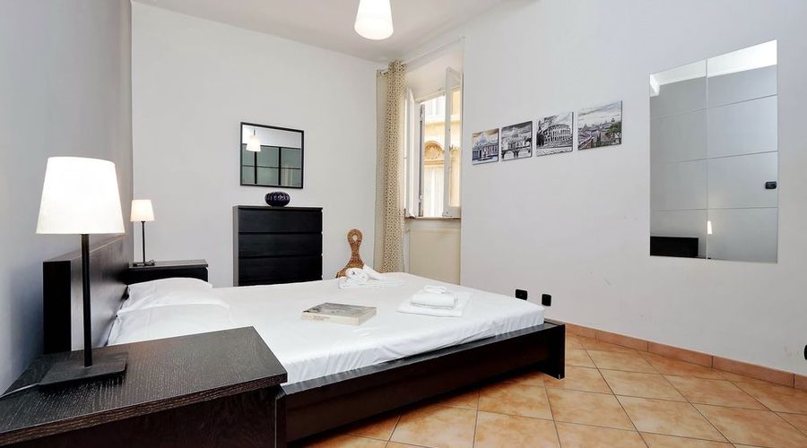 Recently Renovated Halldis Apartment Close to the Trevi Fontain-14 of 27 photos