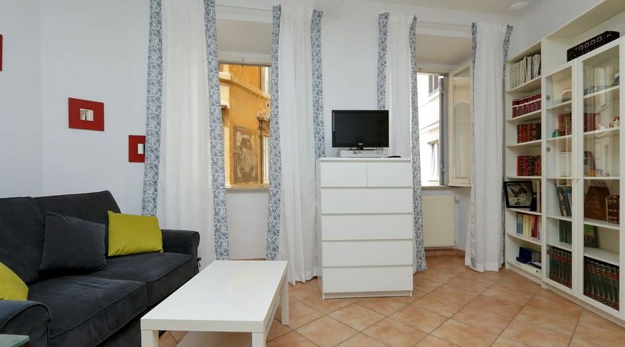 Recently Renovated Halldis Apartment Close to the Trevi Fontain-19 of 27 photos