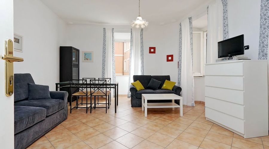 Recently Renovated Halldis Apartment Close to the Trevi Fontain-5 of 27 photos